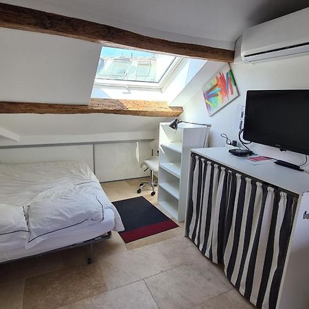 Appartement Coeur De Paris Avec Vue Sur Les Toits Dış mekan fotoğraf