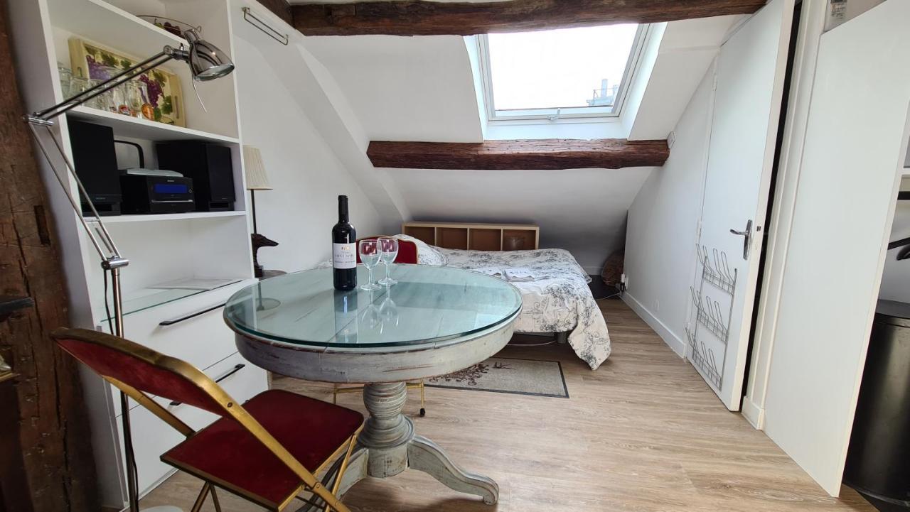 Appartement Coeur De Paris Avec Vue Sur Les Toits Dış mekan fotoğraf