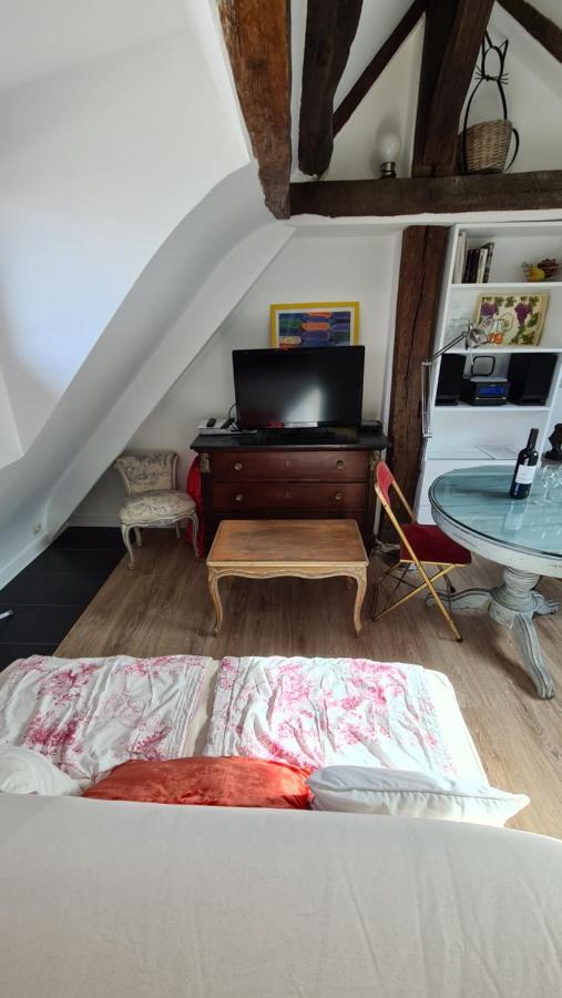 Appartement Coeur De Paris Avec Vue Sur Les Toits Dış mekan fotoğraf
